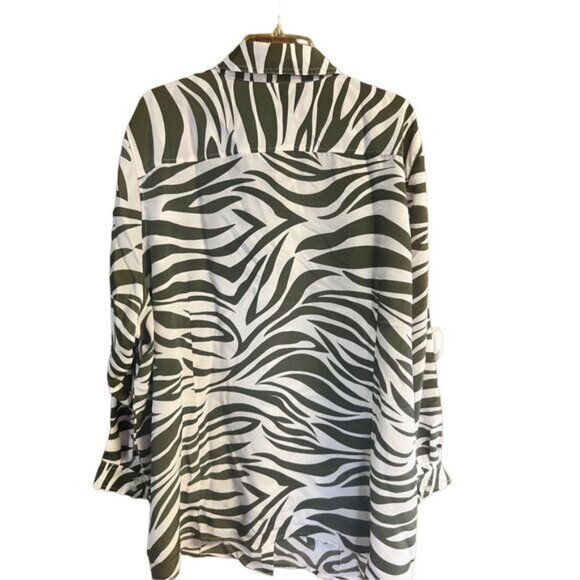 Chelsea Studio Womans Over sized Button down Printed Blouse Sz 3X NWOT - Picture 2 of 6